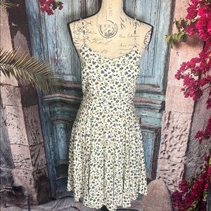 Old Navy flowered sun dress, size small, good condition